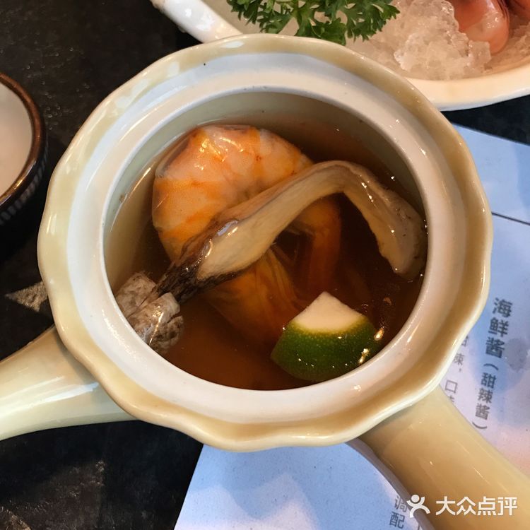 提前一天电话预约了位子，周一晚上依然火爆！