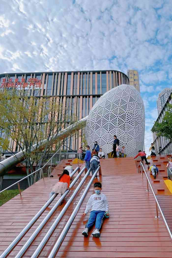 奇趣蛋壳公园-"公园虽不大,但好天气可以聚集不少的小盆友.