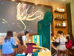 等位区-星巴克(大连柏威年店)