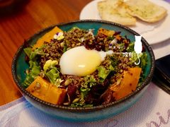 温泉蛋藜麦烤南瓜花园沙拉-Kitchen·Y洋厨房西餐厅(王府壹号店)