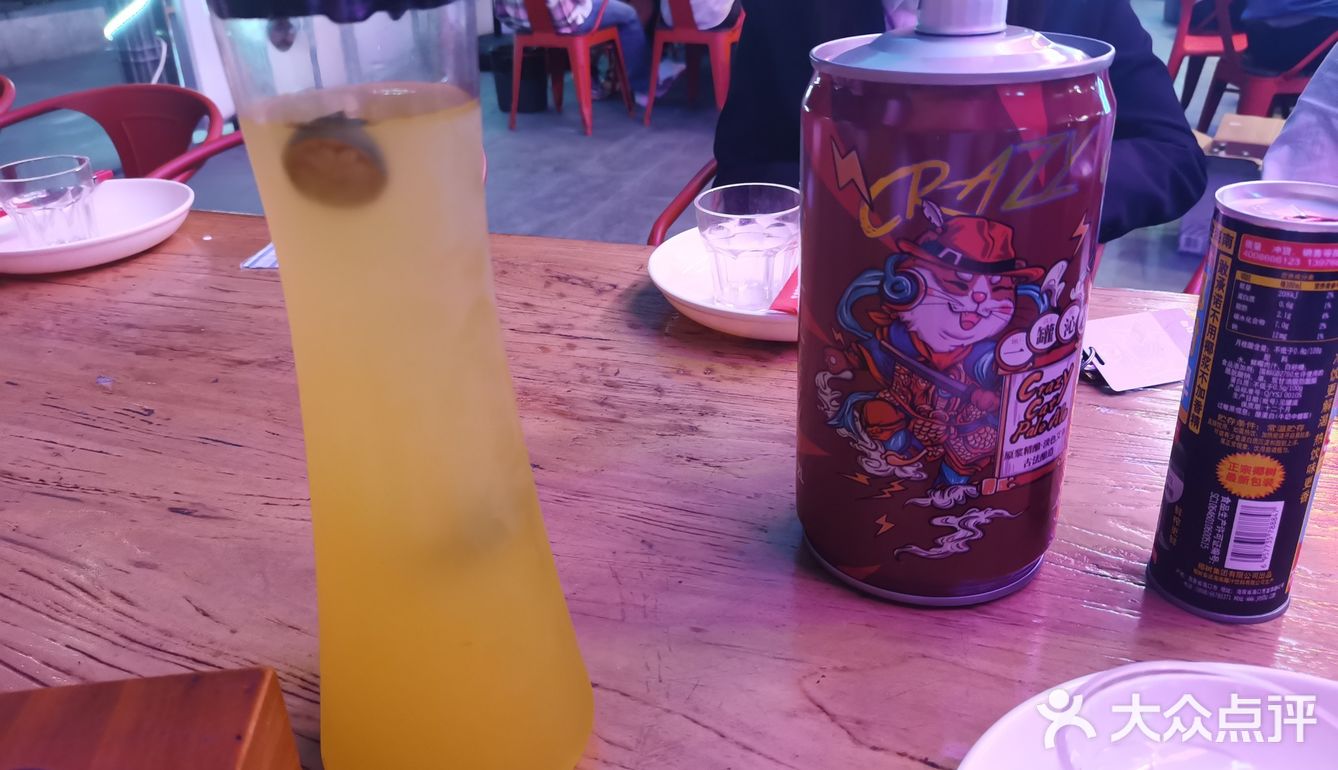 啤酒撸串子,因为瑞虹这家店店门口是可以摆桌子的