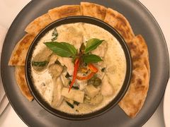 绿咖喱鸡肉配饼-Fern Forest Cafe