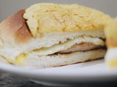 菠萝芝士猪扒蛋包-新鸿发咖啡美食