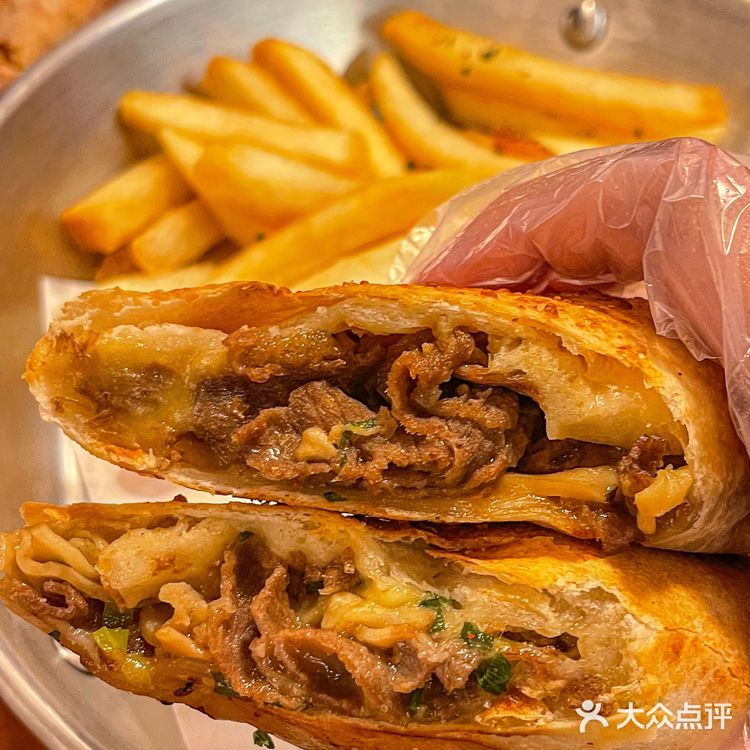 在广州‼大番薯区时代芳华里的氛围感西餐