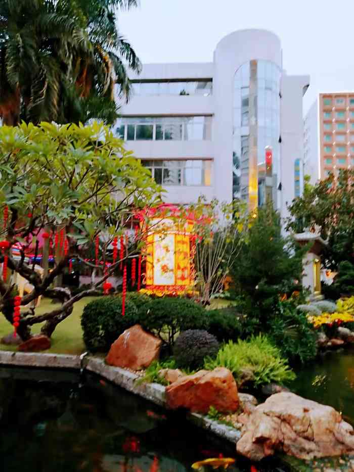 番禺宾馆丽苑厅-"番禺宾馆的园林景观有特色,小桥流水,绿树.