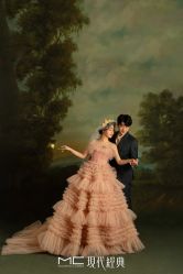 -现代经典婚纱摄影