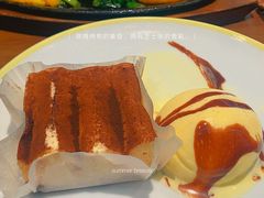 提拉米苏蛋糕配香草冰激凌-萨莉亚意式餐厅(杭州滨江天街店)