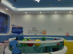 -鲸鱼堡亲子恒温泳池游泳俱乐部(彰泰天街店)