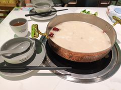 -洪氏嗨捞·广东猪肚鸡·椰子鸡火锅(西咸万象城店)
