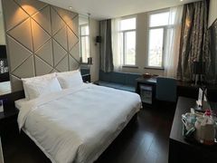 -桔子酒店(上海西藏北路地铁站店)