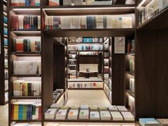 -钟书阁(群光广场店)