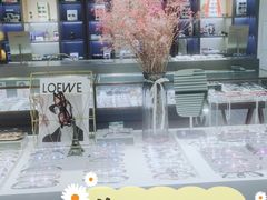 -宏宇眼镜蔡司依视路折扣店(兆佳眼镜城店)