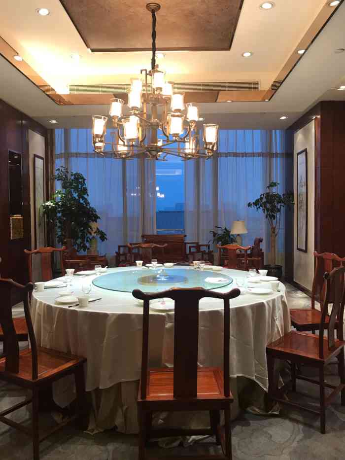 名士宴粤菜湘菜餐厅-"环境高大上,菜品花样丰富,味道偏重,值得.