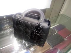 -IRENCE伊琳丝奢侈品皮具护理(二手鉴定世界广场店)