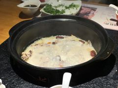 -洪氏嗨捞·广东猪肚鸡·椰子鸡火锅(西咸万象城店)