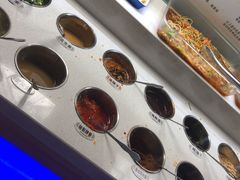 自助调料区-金华砂锅筒骨砂锅夜宵(临平店)