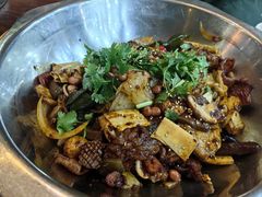 -愉肴麻辣香锅(中山路店)