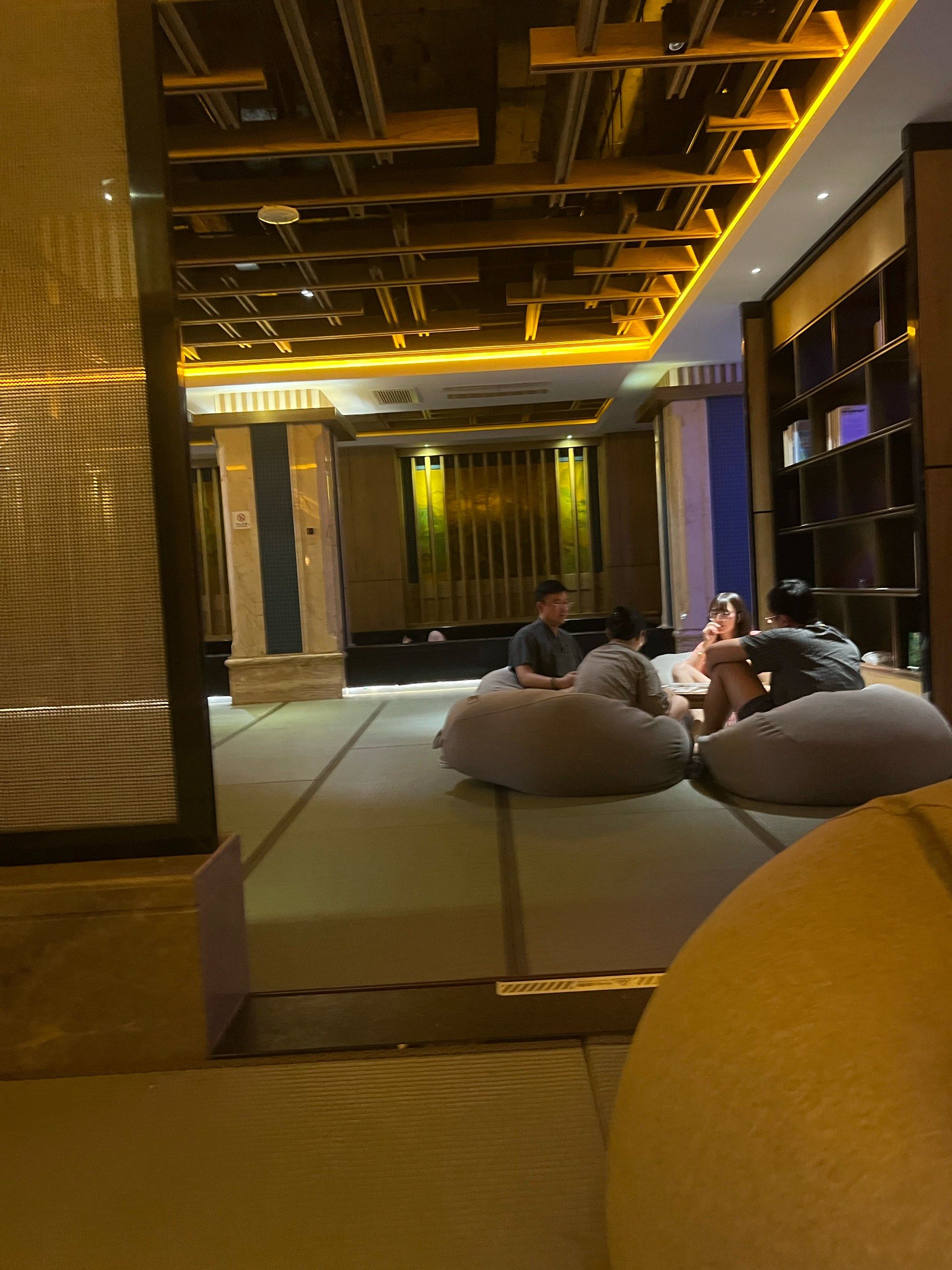 「九号温泉生活馆」
 9 9环境介绍