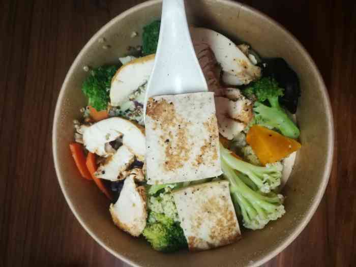 莱维贝贝轻食(亮马桥店)-"依然最喜爱鸡肉粗粮饭,和牛油果酱汁就绝配.