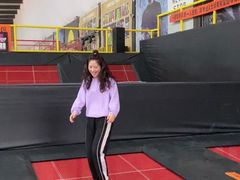 -反弹空间蹦床主题乐园