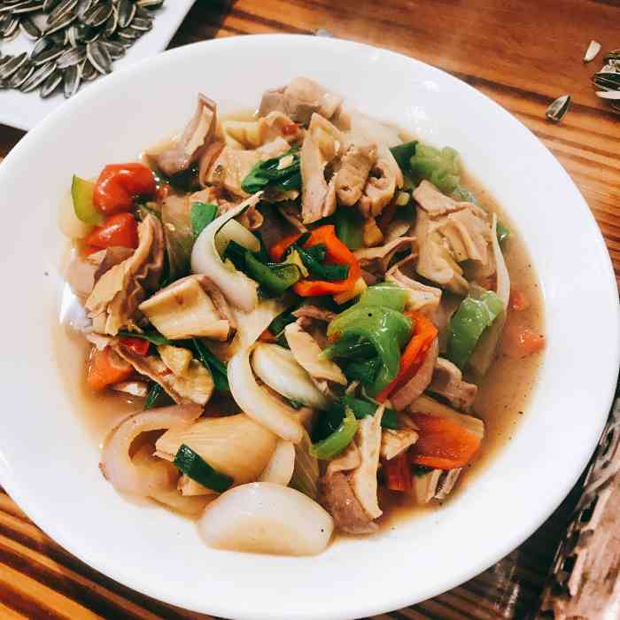 安吉的小快餐店的快餐都做的比较好吃,推荐