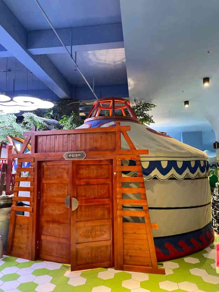 浩翔草原城(会展店)-"这家店确实不错,环境没的选,特色具有主题.