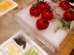 番茄脆菇沙拉-小大董·烤鸭(凤凰汇店)