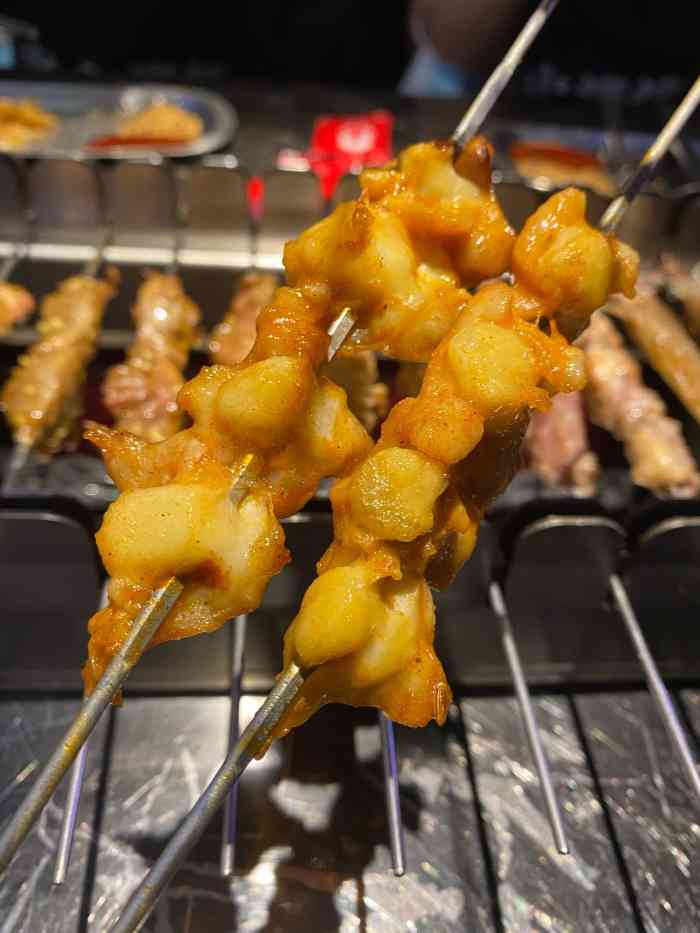 国庆长假,来到复兴广场,听好友介绍广场内出山烧烤广受食客们喜爱