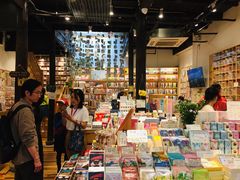 -猫的天空之城概念书店(杭州南宋御街店)