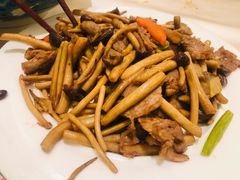 时蔬炒猪颈肉-沙龙酒家