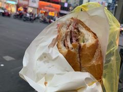 -Bánh Mì Huynh Hoa