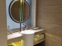 -皇马海口湾海景酒店(万绿园秀英港店)