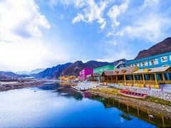 -百里峡七彩艺术小镇