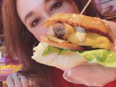 洛杉矶双重车达芝士牛肉汉堡-J·one Bistro吉萬酒厨·牛排