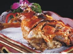 烤羊腿-白天鹅家宴·东北菜