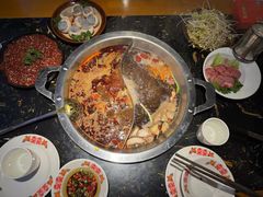 -憨孃孃·重庆老火锅(红山黑金店)