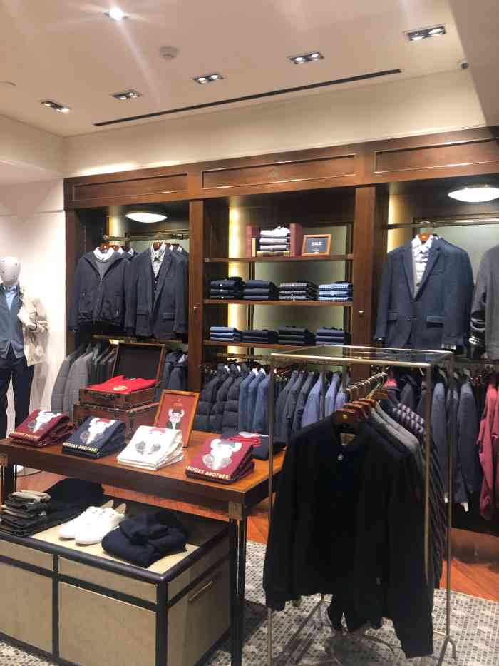 brooksbrothers布克兄弟(东方新天地店)-"店面空间很大,装修非常英伦