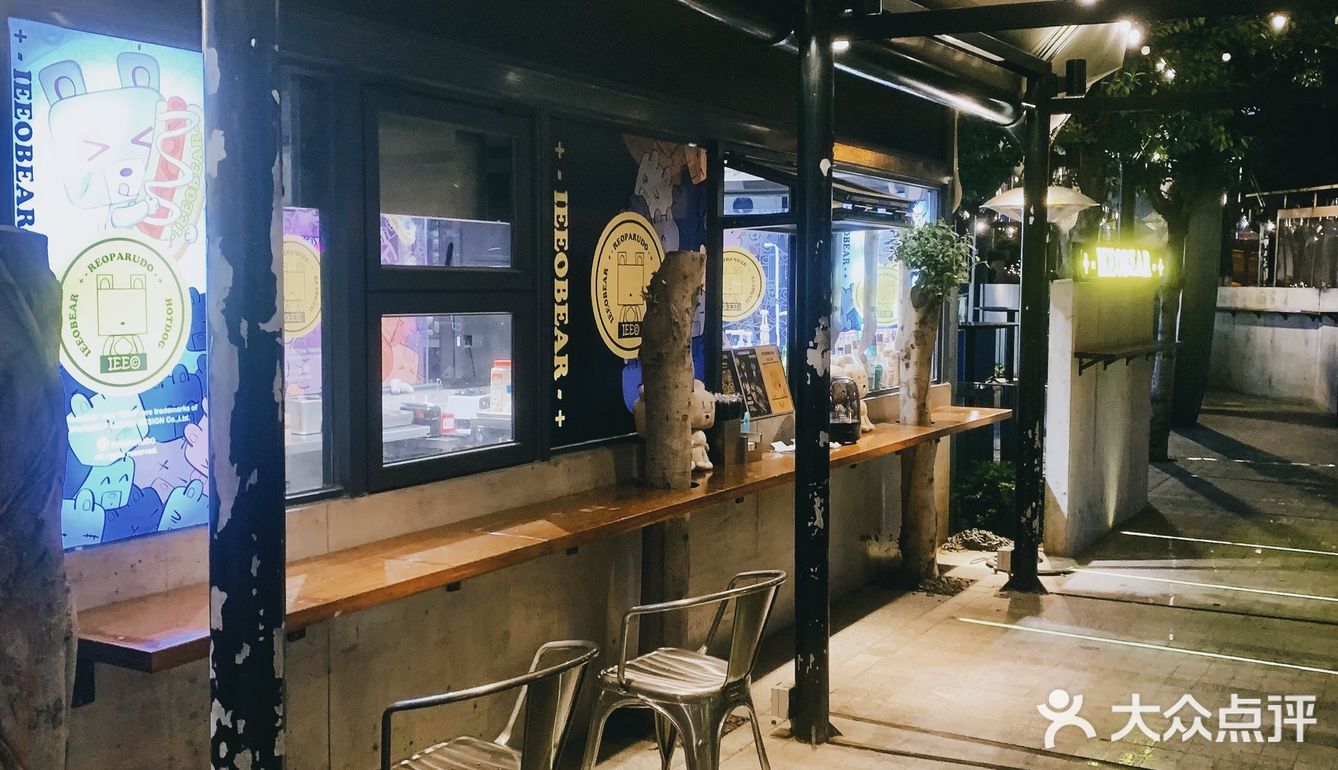 中山假日广场🏚街头氛围拉满的热狗店🌭️
