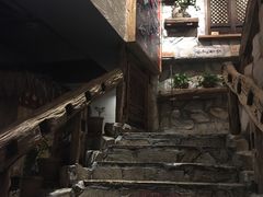 -老牌坊云南鱼豆花火锅(爱建店)