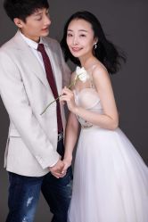 -易摄影婚纱摄影工作室