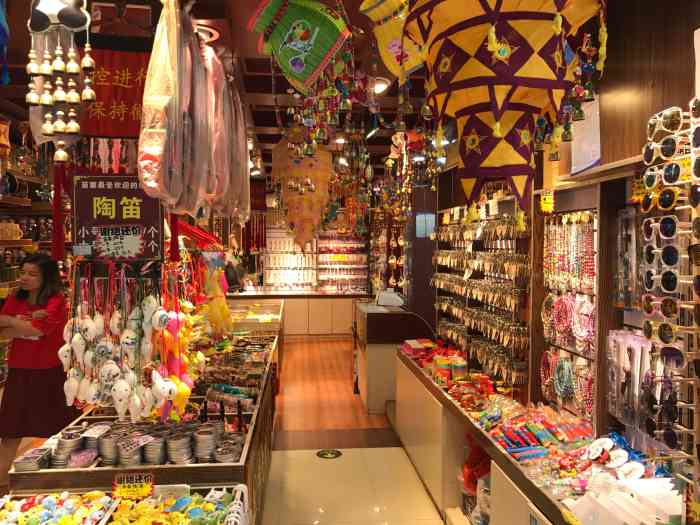 苗族部落工艺品超市