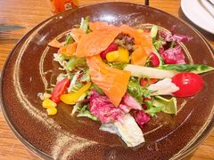 牛油果烟熏三文鱼色拉-MARU玛露音乐餐厅(大学路店)