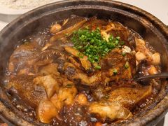 石锅碟鱼头-新海渔港·胶东海鲜家常菜·家宴(奥体中心店)