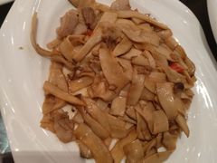 杏鲍菇炒肉-三清山希尔顿度假酒店·三清轩中餐厅