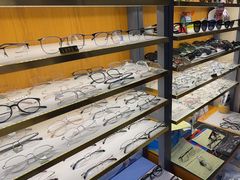 -优医视平价眼镜蔡司依视路折扣工厂店(十里堡店)