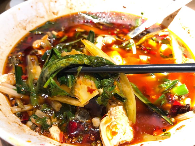 分量挺足,但不明白为何价位标这么高 调味类似于水煮肉片,打底也都
