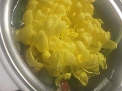 涮菊花-华强阁菊花宴自助火锅店