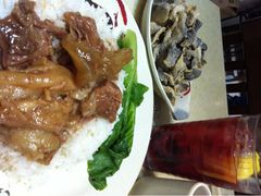 牛腩牛茎饭配柠檬利冰拿-洪利粥店茶餐厅