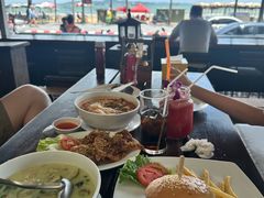 -Green Tree Rest. & Pub