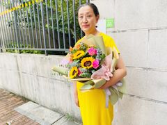 -何兮花店·气球派对鲜花店(马桥银春路万科城店)